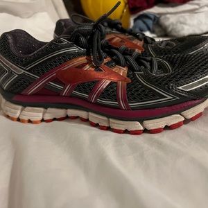 Brooks adrenaline GTS Seventeen, like new, wore twice and no longer fit